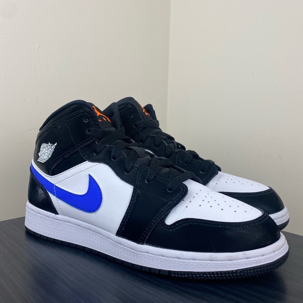 Jordan 1 Mid gs Black Hyper Royal Size 6.5y